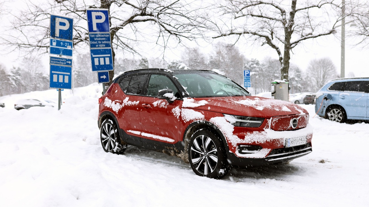 Recharge-renkaat vakiona kaikkiin Volvon täyssähköautoihin. Kuva: Antti Liinpää, KaaraTV