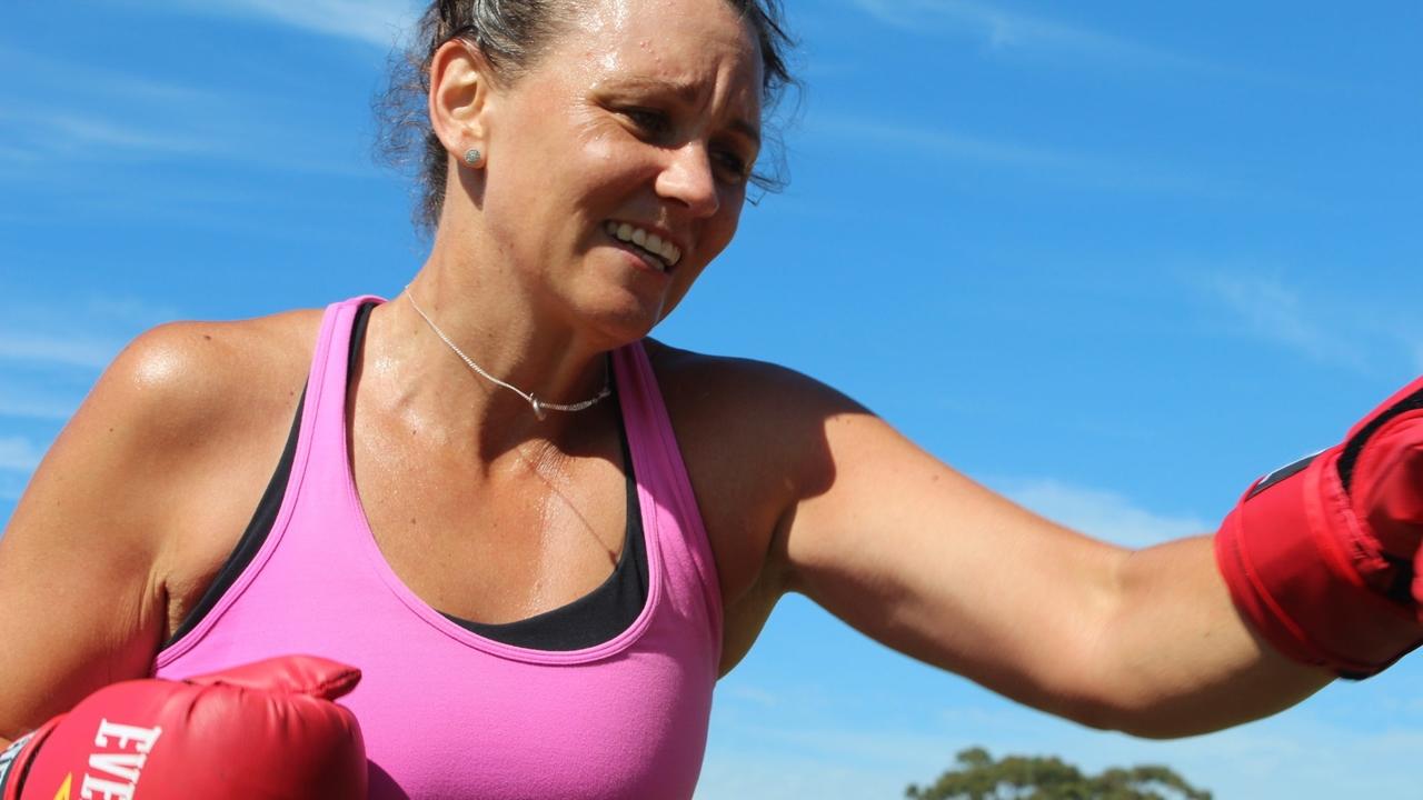 Image of tennis training with Casey Dellacqua