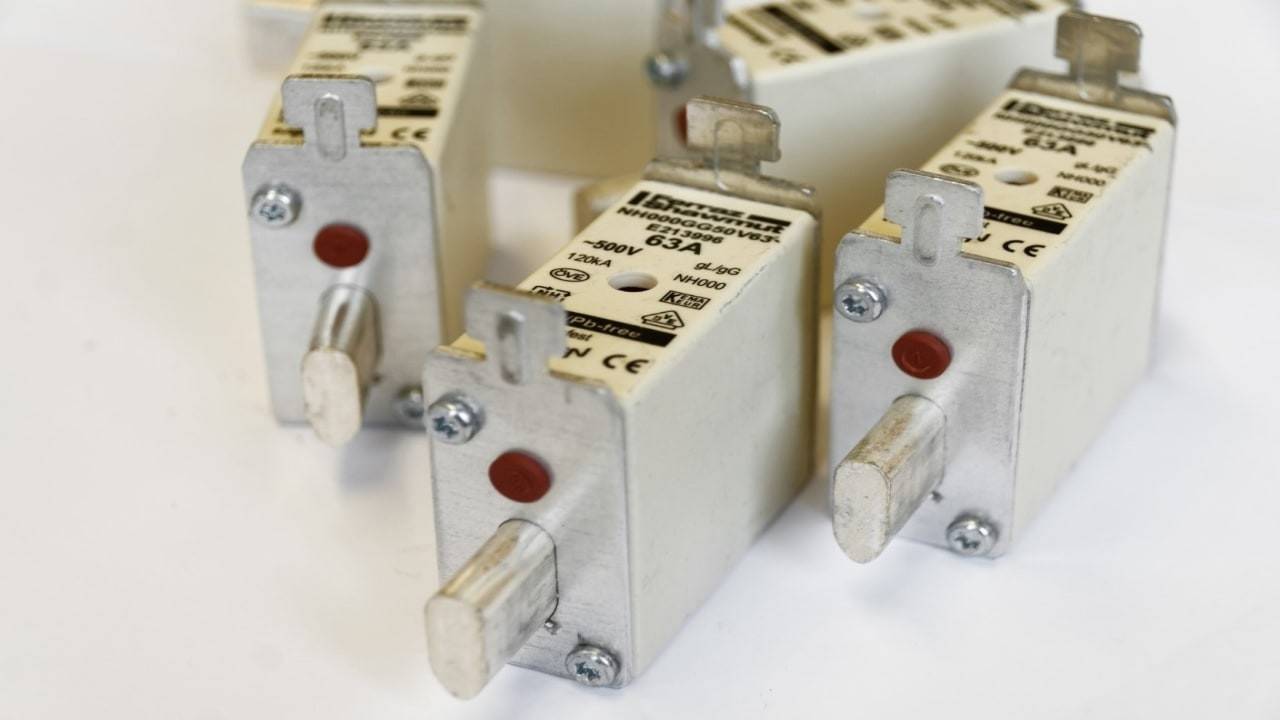 How to Select the Right Fuse for Power Systems Protection