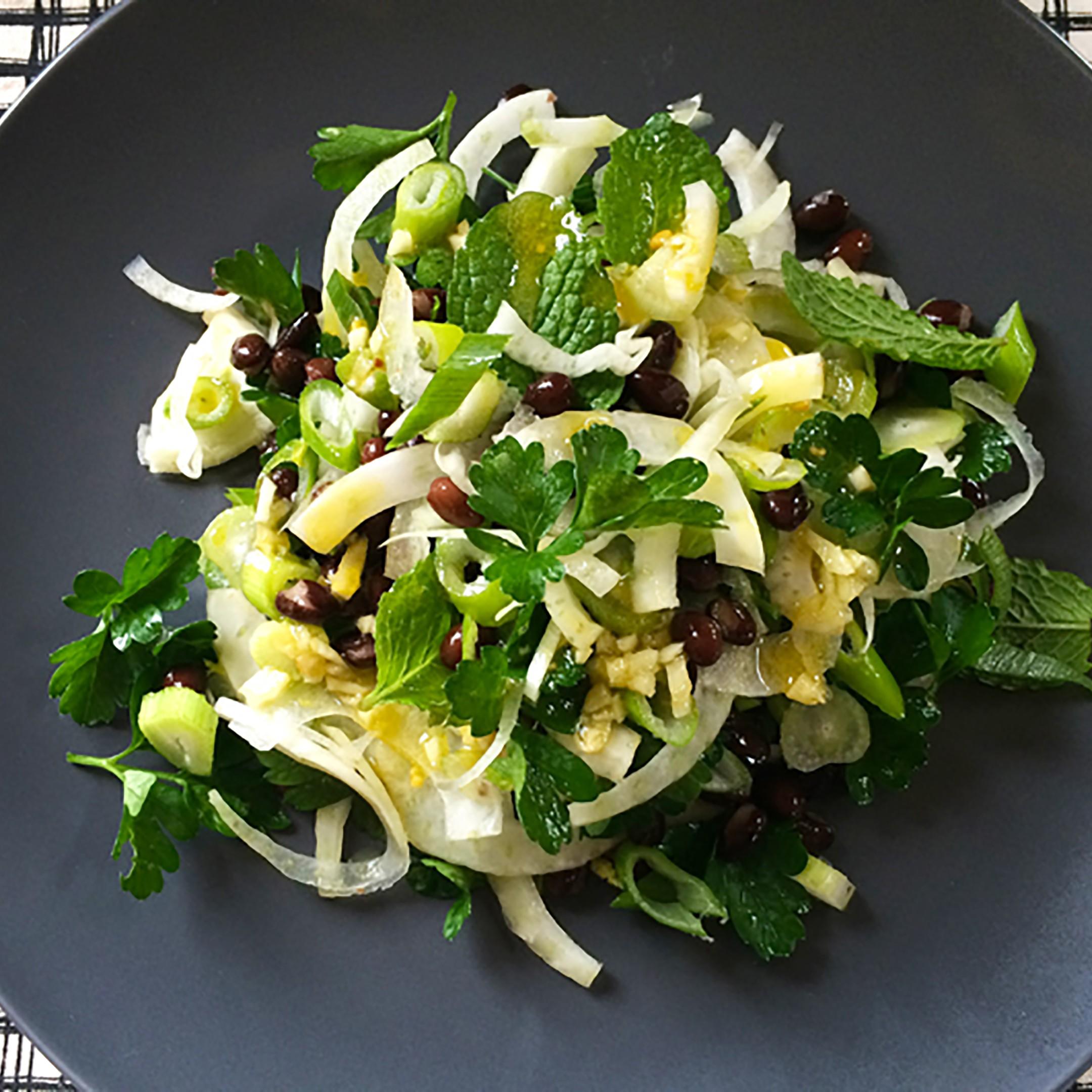 Need some fresh spring salad ideas to make your life easier?