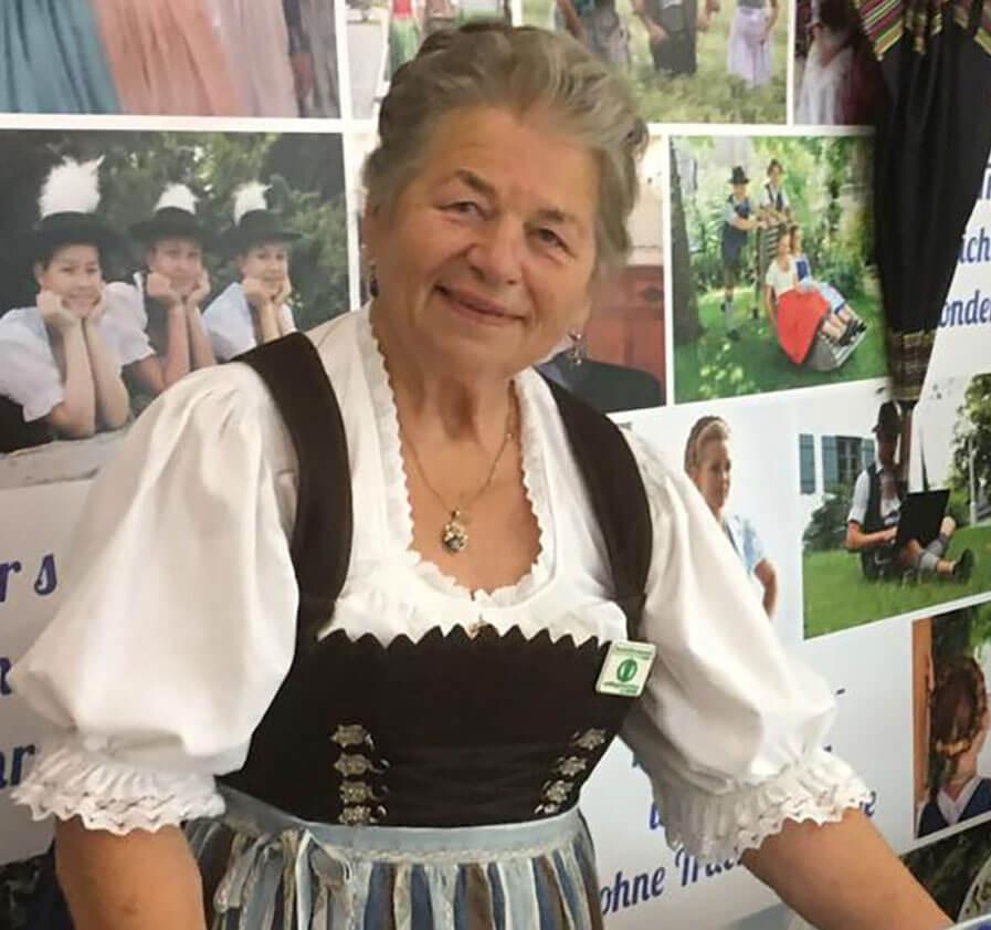 Rosmarie Henke in Tracht