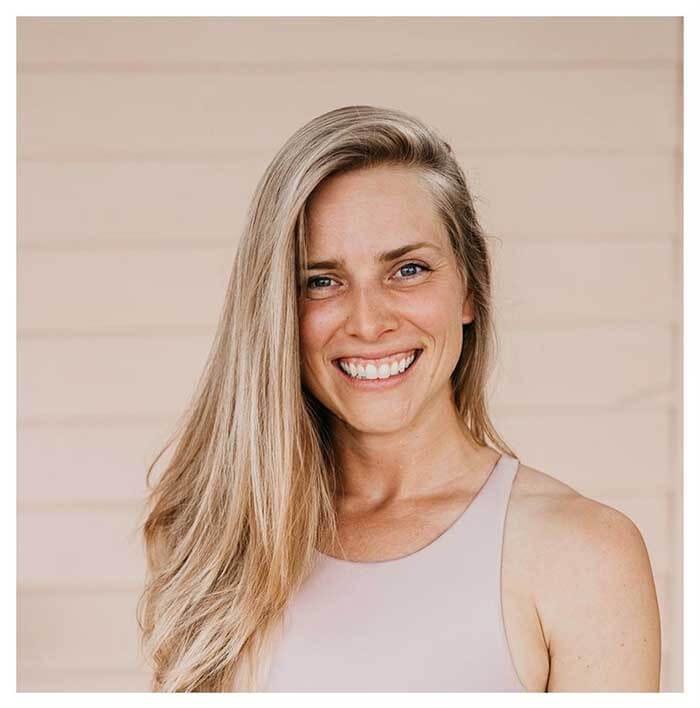 Virginie Duval de Dfine Yoga offre des vidéos de yoga et d'entrainment en ligne