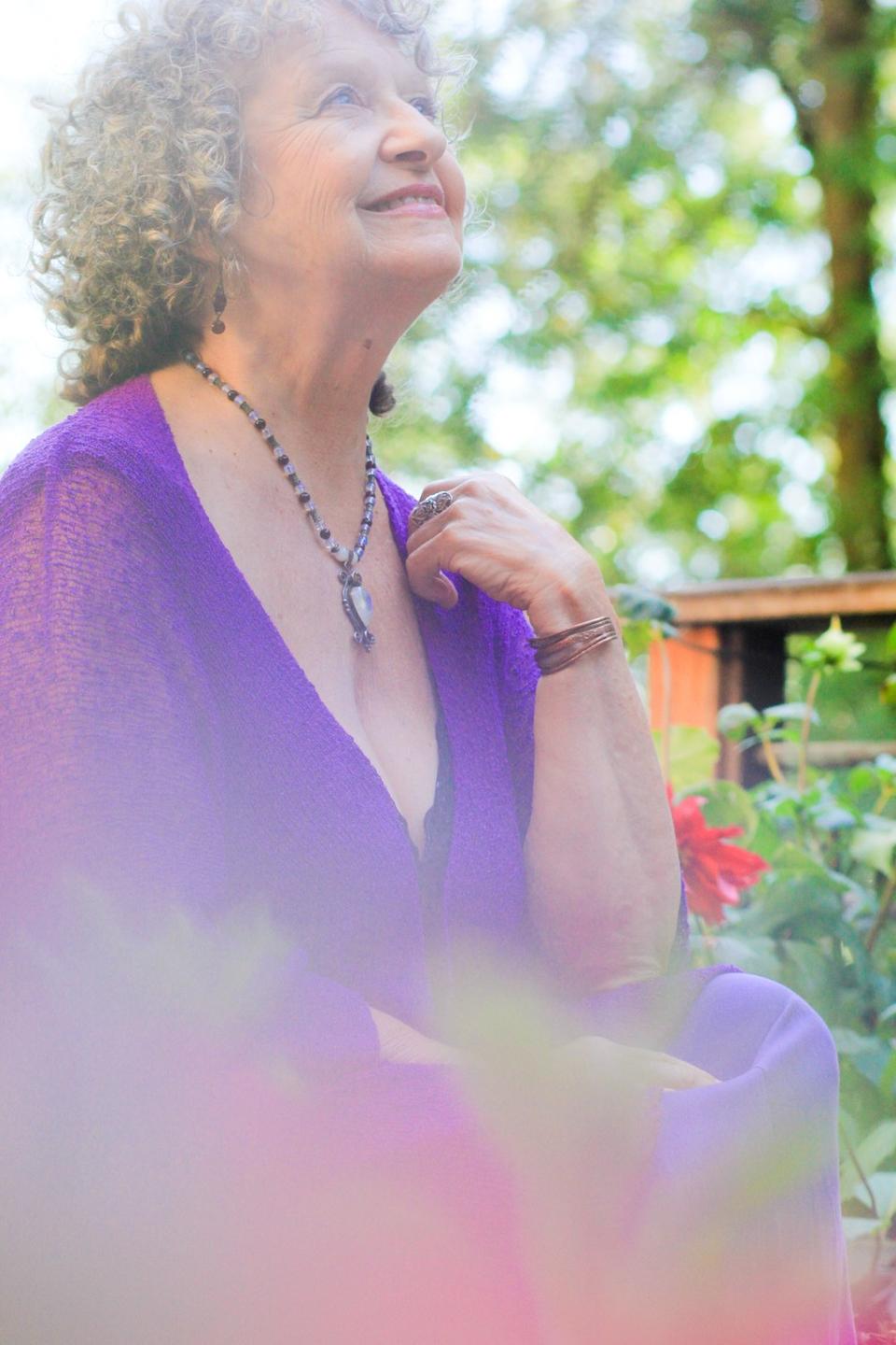 Evalena Rose channeling The Council Of Twelve to help heal trauma.