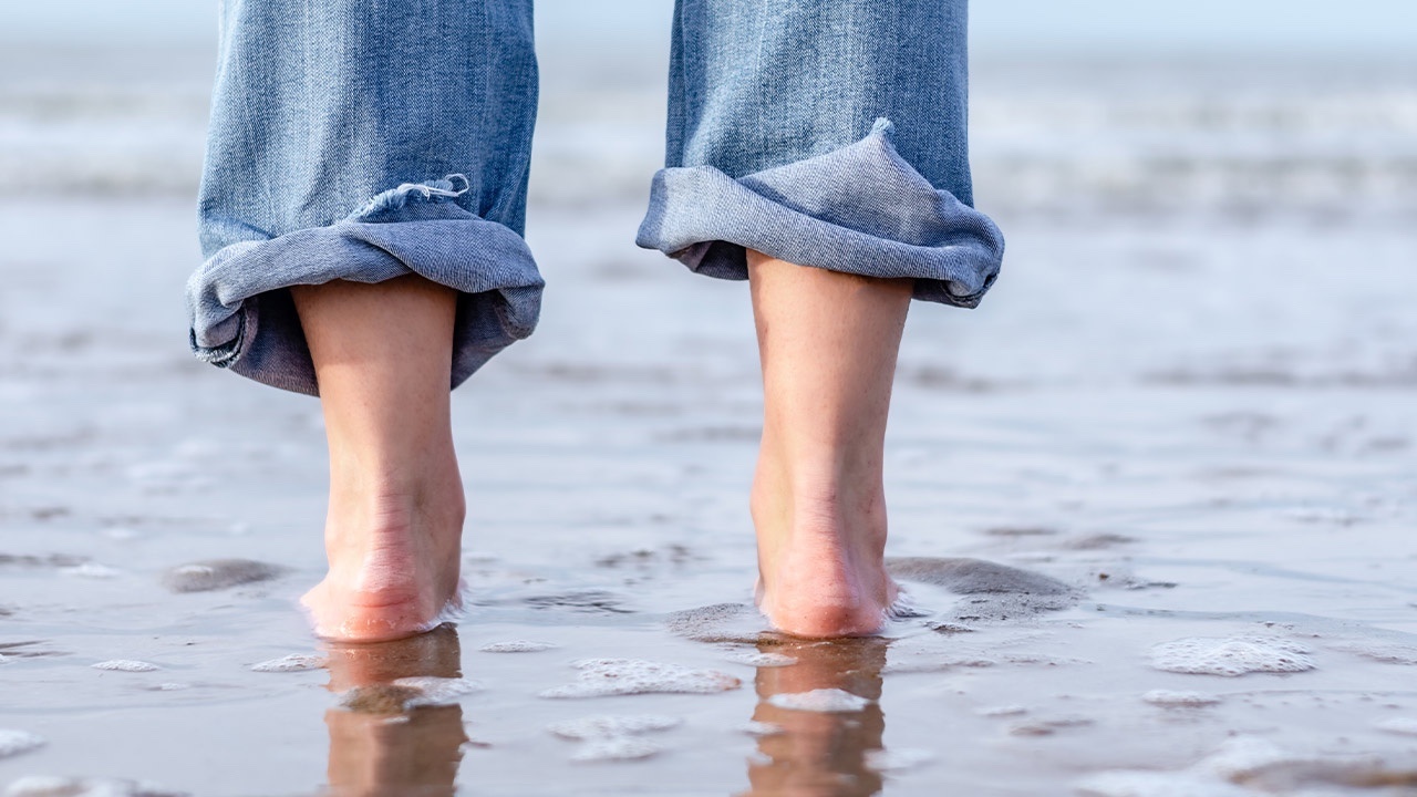 Voetstappen aan zee