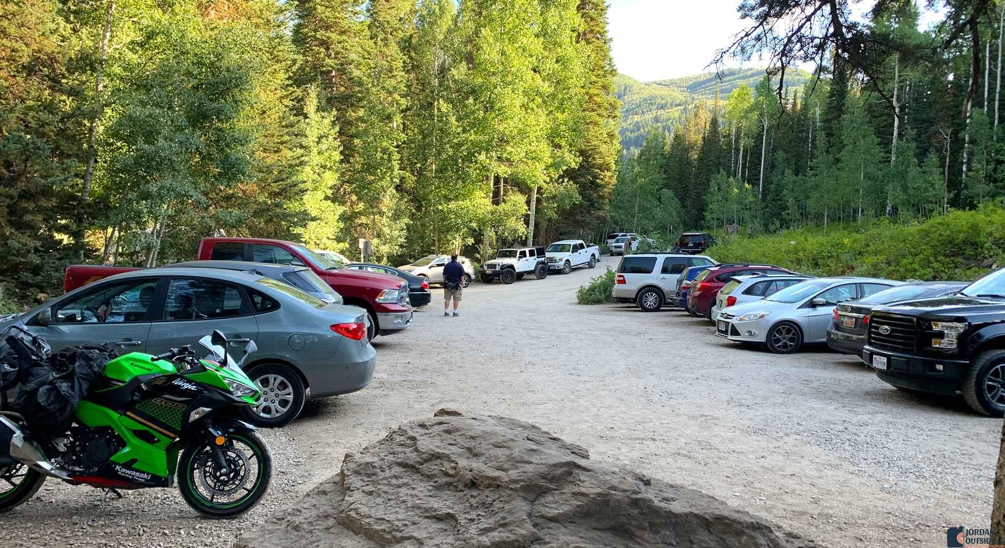 Donut Falls Trailhead Parking Lot
