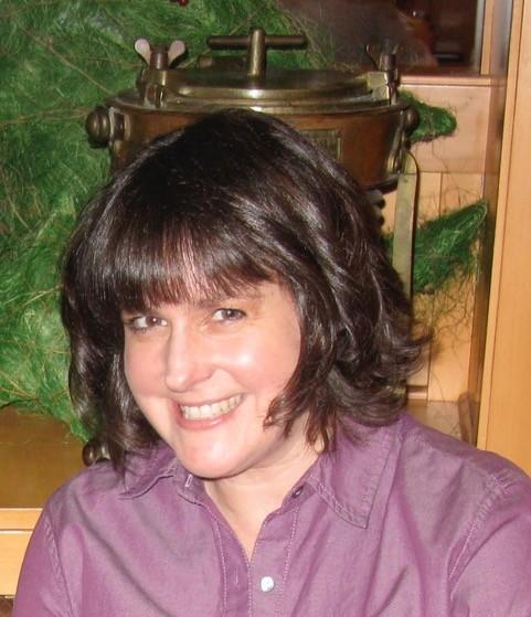 Lynne Brownfield Headshot