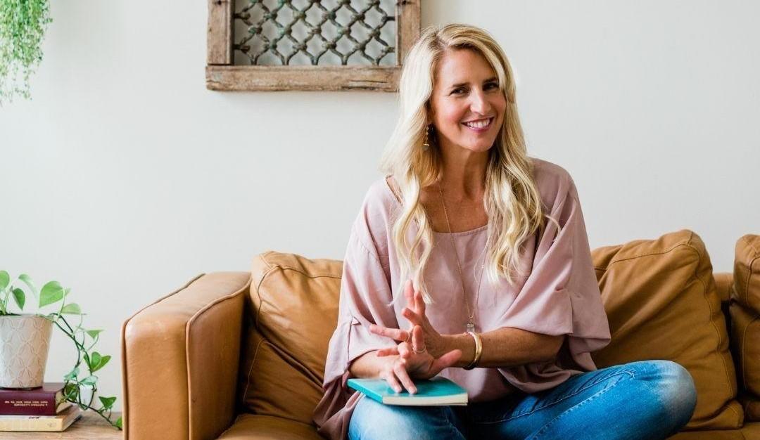 Designed for heart-lef leaders, these 1:1 coaching sessions are designed to help you create your soul-aligned brand, and so much more.
