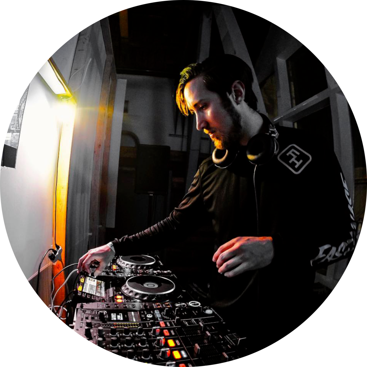 Learn to make edm and learn to write music with the Producer Dojo membership.