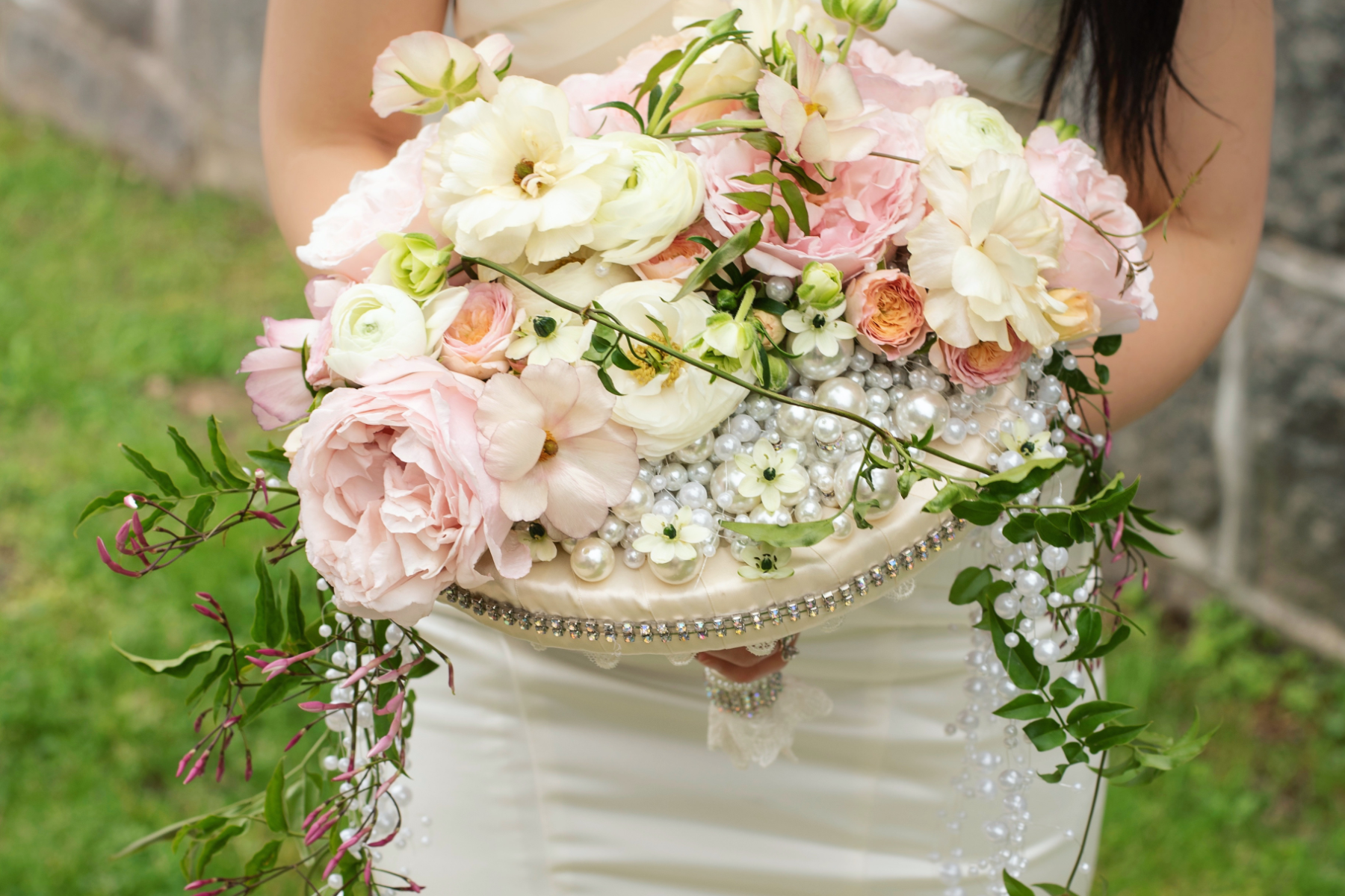 Romantic wedding bouquet in soft pink and blush modern bride designed by Viva La Flora Designs Anahit Hakobyan wedding florist Maryland Washington DC Virginia