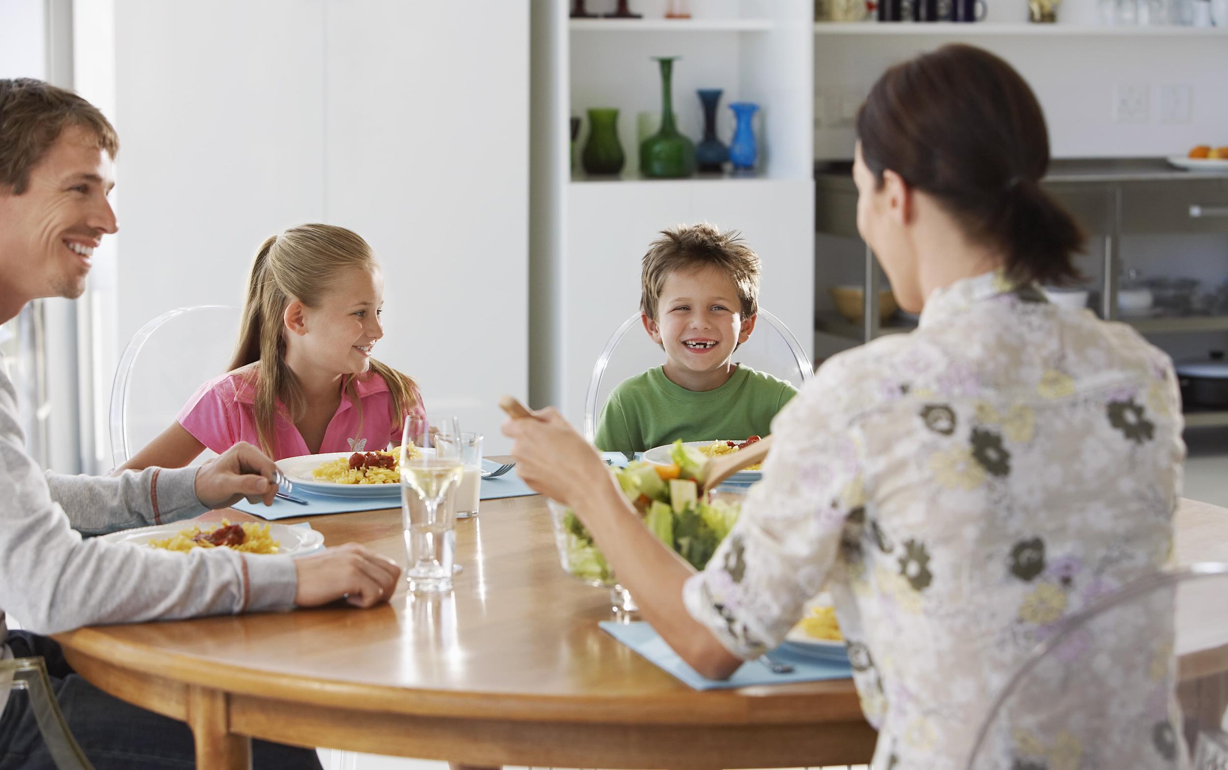 Çocuklarda Yemek Alışkanlığı-Sofra Eğitimi Çocuklarda Yemek Alışkanlığı-Sofra Eğitimi
